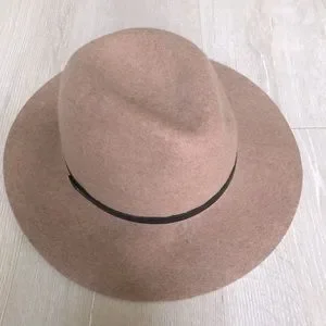 Banana Republic beige tan Wool felt  fedora hat Banana Republic 100% Simple Trim Wool Felt Fedora Hat Beige  main image 2